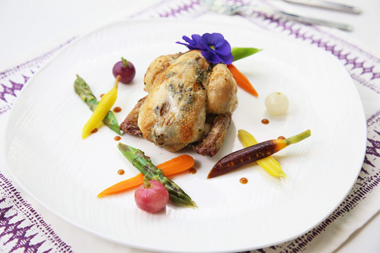 香草牛油燒法國春雞配迷你蔬菜