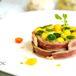 燒牛肉配芒果青瓜沙律