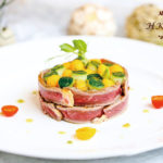 燒牛肉配芒果青瓜沙律