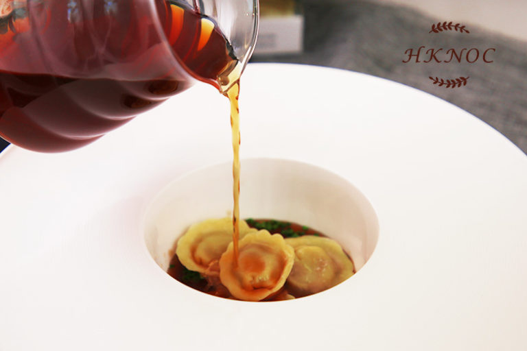 牛尾清湯配牛肝菌雲吞