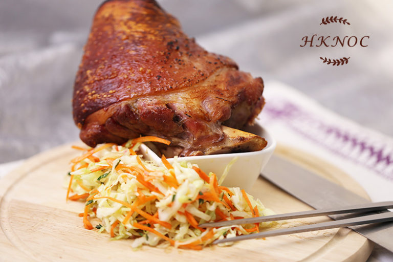 烤鹹豬手配芥末蜜糖汁及椰菜沙律