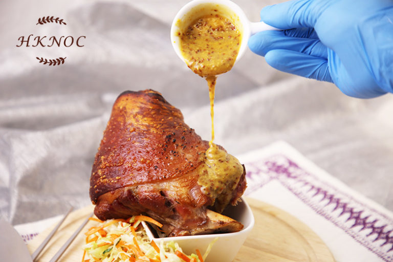 烤鹹豬手配芥末蜜糖汁及椰菜沙律