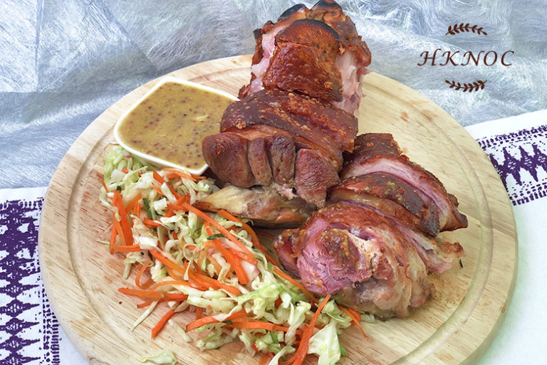 烤鹹豬手配芥末蜜糖汁及椰菜沙律