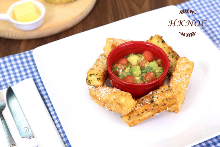 芝士杏仁吉列玉米糕​