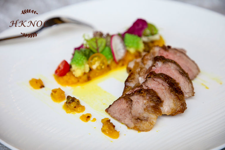 烤西班牙杜洛克豬肉眼配黃薑鳳梨醬