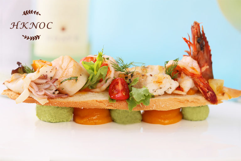 海鮮沙律配龍蝦油多士