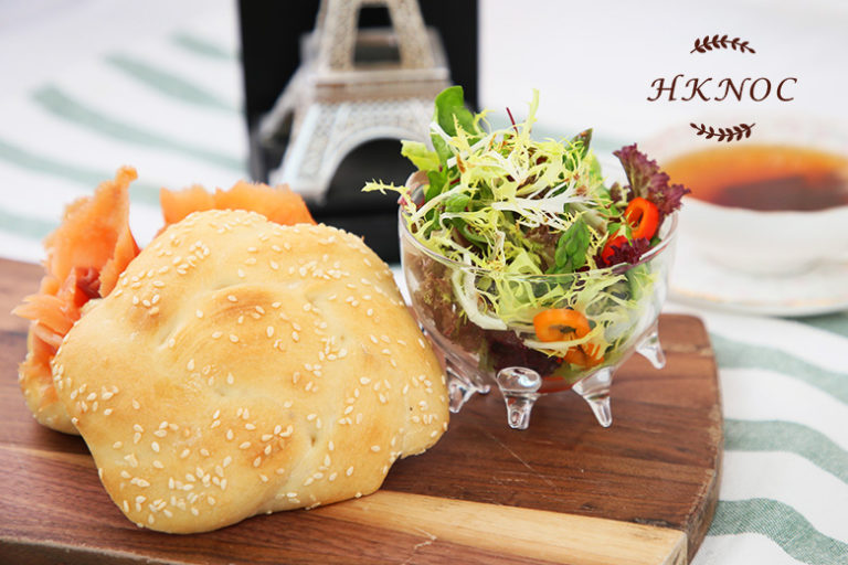 芝麻卷包配煙三文魚及香草芝士醬2