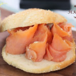 芝麻卷包配煙三文魚及香草芝士醬3