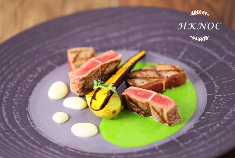 烤牛小排肉配蒜香奶油醬及青芥末汁