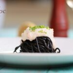 墨魚汁麵條配香茅蟹肉奶油汁