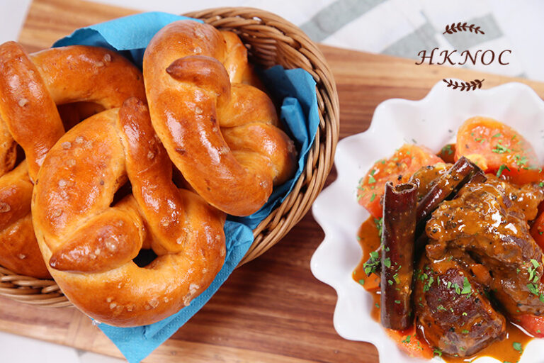 燴黑椒汁西班牙豬面肉配蕃茄粗鹽麵包