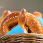 燴黑椒汁西班牙豬面肉配蕃茄粗鹽麵包