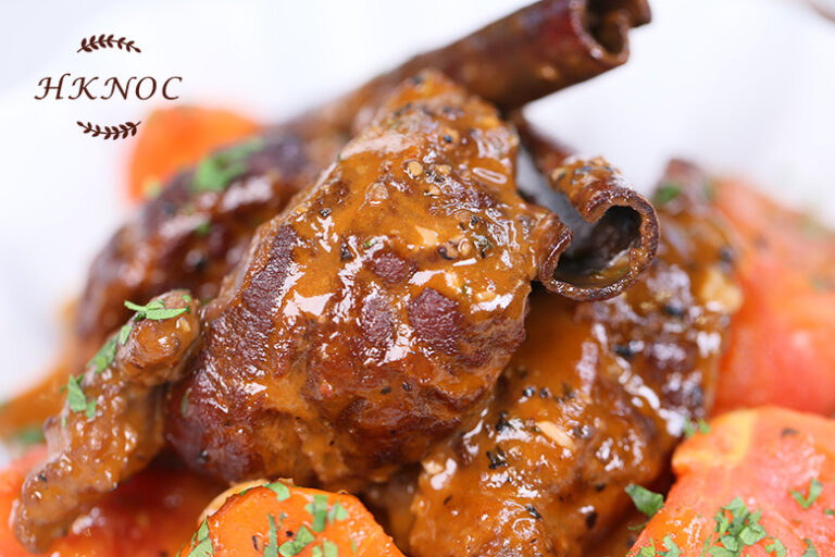 燴黑椒汁西班牙豬面肉配蕃茄粗鹽麵包