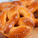 燴黑椒汁西班牙豬面肉配蕃茄粗鹽麵包