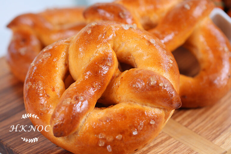 燴黑椒汁西班牙豬面肉配蕃茄粗鹽麵包