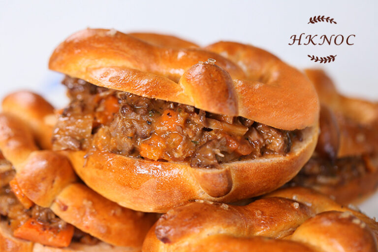 燴黑椒汁西班牙豬面肉配蕃茄粗鹽麵包