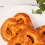 燴黑椒汁西班牙豬面肉配蕃茄粗鹽麵包