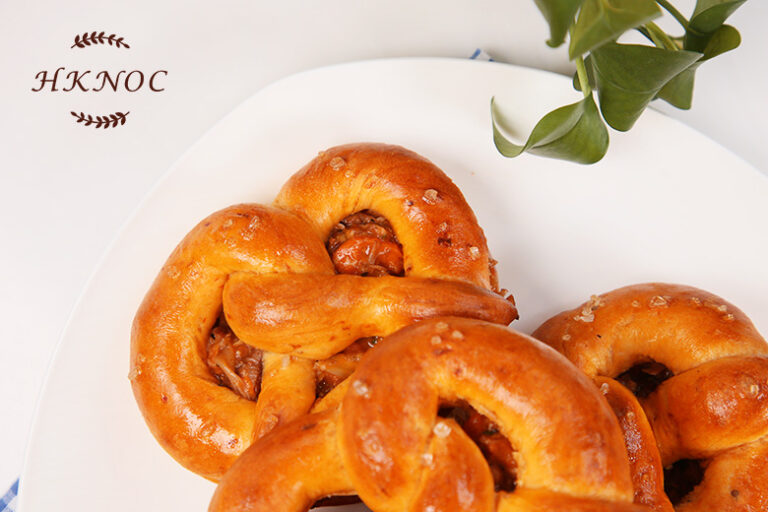 燴黑椒汁西班牙豬面肉配蕃茄粗鹽麵包