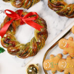 開心果蔓越莓布里歐花環配傳統聖誕薑餅人