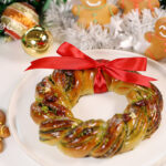 開心果蔓越莓布里歐花環配傳統聖誕薑餅人