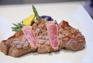 牛扒處理烹調技巧及裝盤技巧