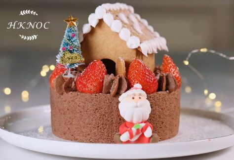 (黑加侖子朱古力蛋糕配迷你薑餅屋)